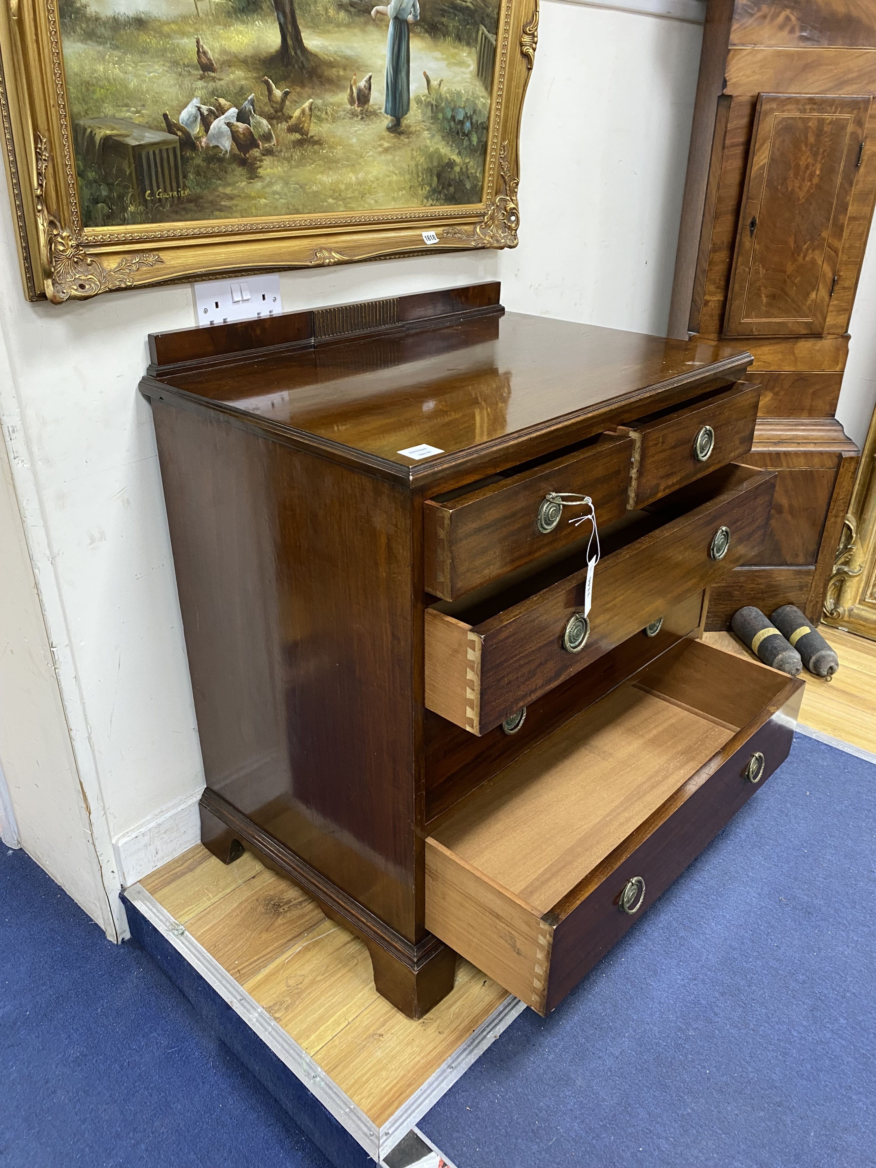 An Edwardian mahogany chest of drawers, width 76cm, depth 52cm, height 84cm